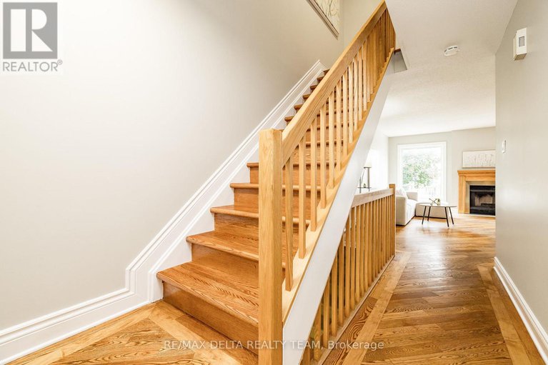 28905384/1540-briarfield-crescent/fallingbrookridgemount/ottawa/ontario/K4A1Z9_11