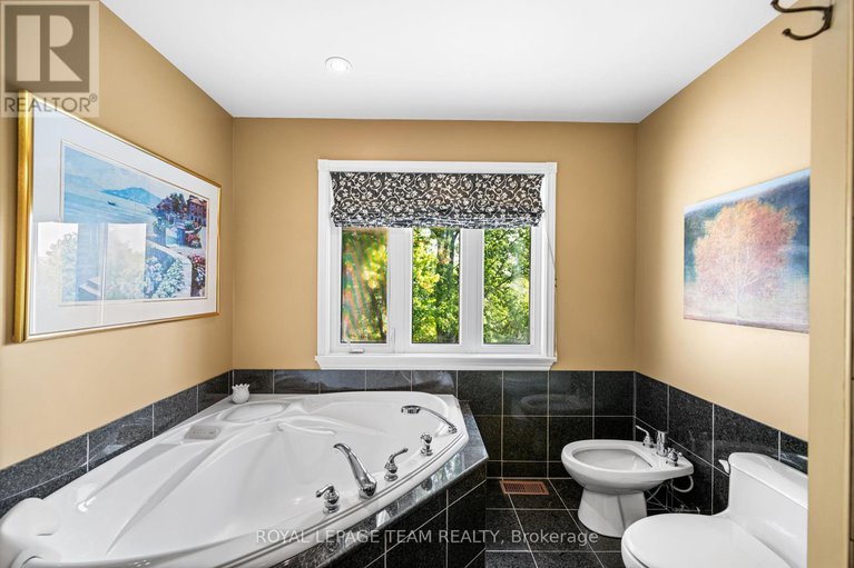 28906367/1601-apeldoorn-avenue/carleton-heights/ottawa/ontario/K2C1V4_23