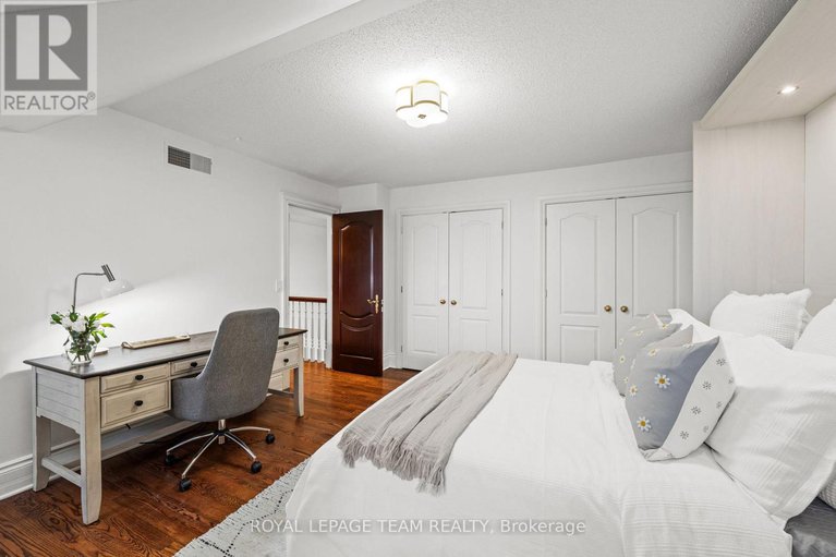28461194/17-craigmohr-court/craig-henrywoodvale/ottawa/ontario/K2G4P9_35