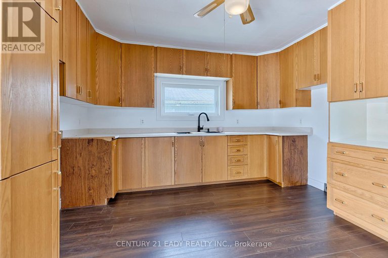 28505414/424-moore-street/renfrew/renfrew/ontario/K7V1L9_25