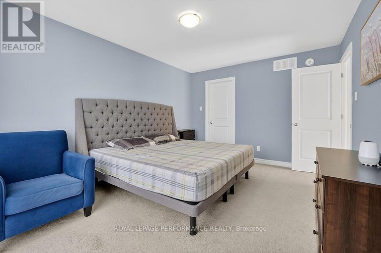 29690185/790-cairn-cres-crescent-e/mer-bleuebradley-estatesanderson-park/ottawa/ontario/K1W0P7_27
