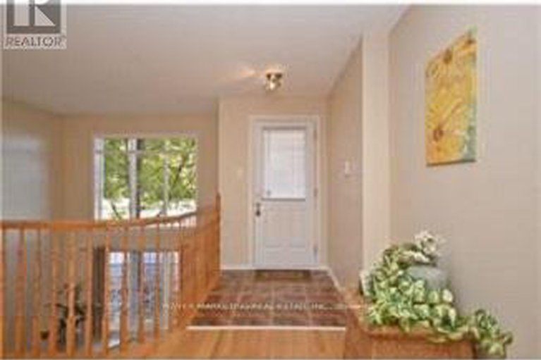 27846096/10-1701-blohm-drive/hunt-club-park/ottawa/ontario/K1G6N6_2
