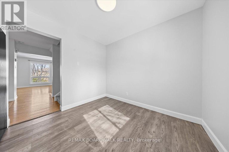 29445162/1513-thurlow-street/fallingbrookridgemount/ottawa/ontario/K4A2K9_27