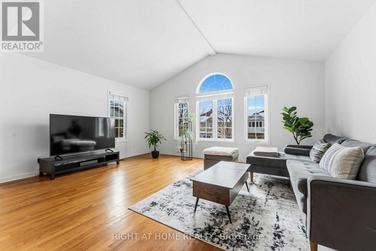 29403444/4-castle-glen-crescent/glencairnhazeldean/ottawa/ontario/K2L4H1_12