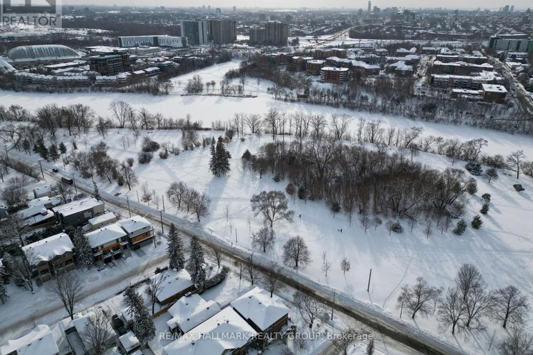 29303605/1111-north-river-road/overbrook/ottawa/ontario/K1K3W2_41