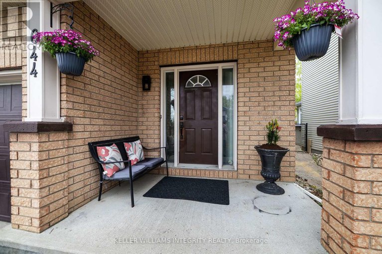 28499103/644-devonwood-circle/blossom-parkkemp-parkfindlay-creek/ottawa/ontario/K1T4E7_3
