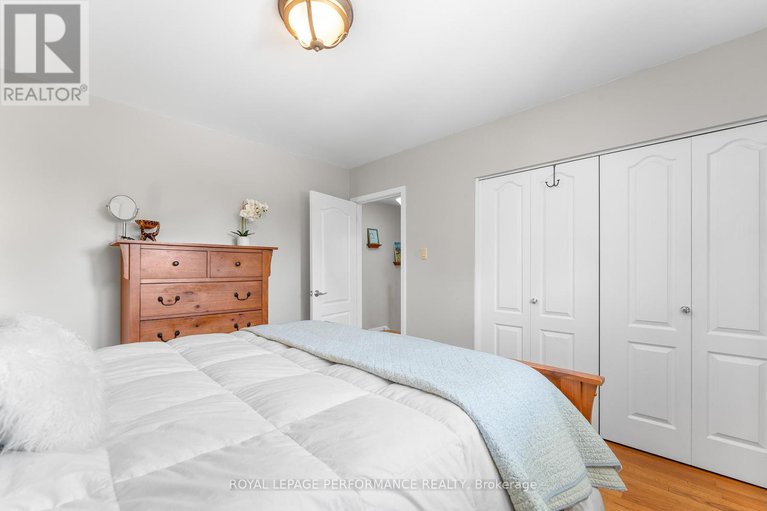 28878550/1044-cromwell-drive/riverside-park/ottawa/ontario/K1V6K5_21