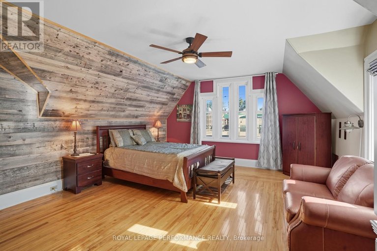 29482695/8-john-street/lorignal/champlain/ontario/K0B1K0_25