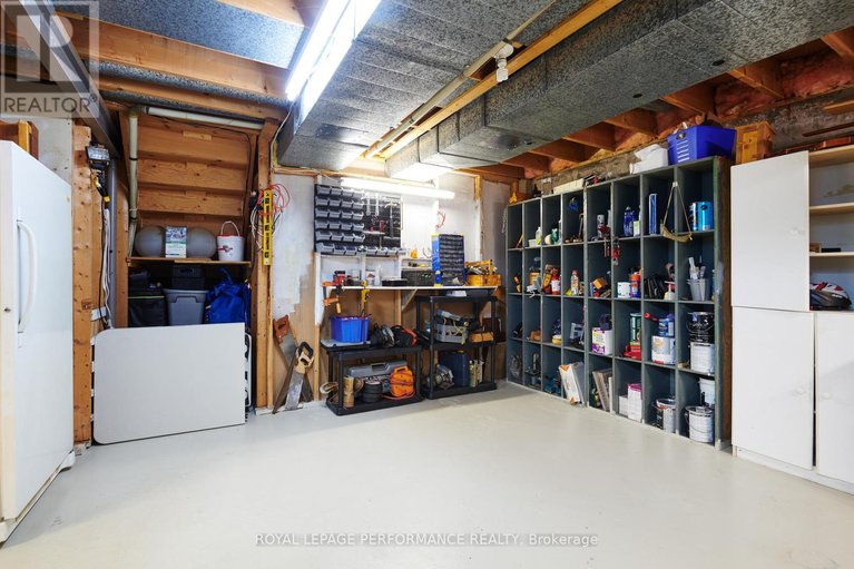 29673888/401-phoenix-crescent/bilberry-creekqueenswood-heights/ottawa/ontario/K1E1V6_31