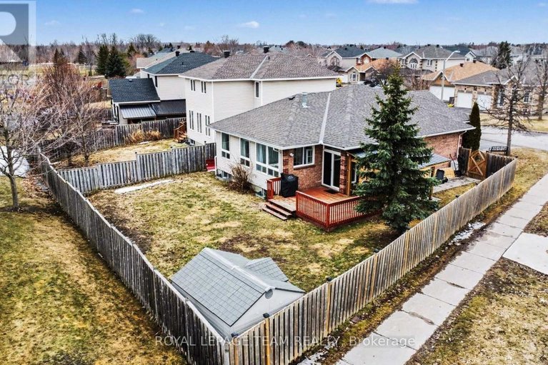 29555380/689-vermillion-drive/riverside-southgloucester-glen/ottawa/ontario/K1V1W2_35