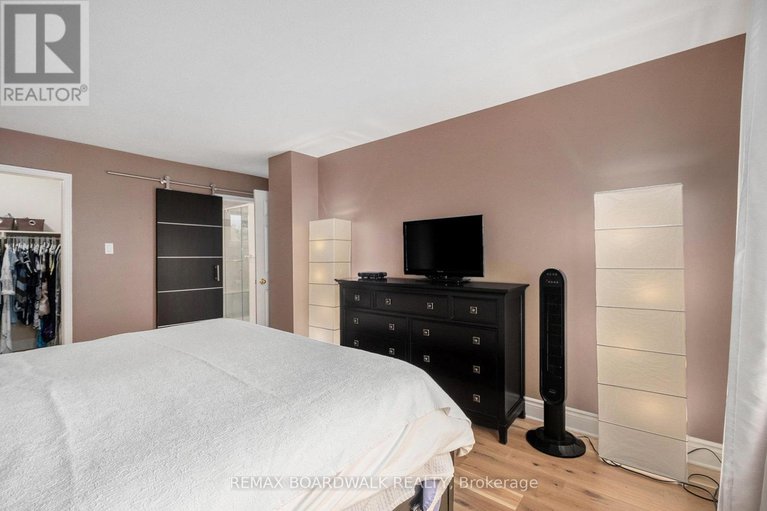 29352787/1315-prestone-drive/bilberry-creekqueenswood-heights/ottawa/ontario/K1E2Z2_14