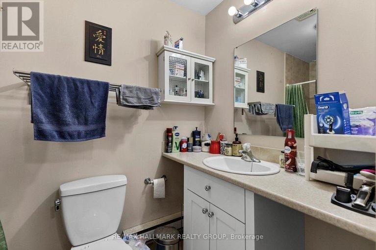 29229707/816-willow-avenue/chatelaine-village/ottawa/ontario/K1E1C7_14