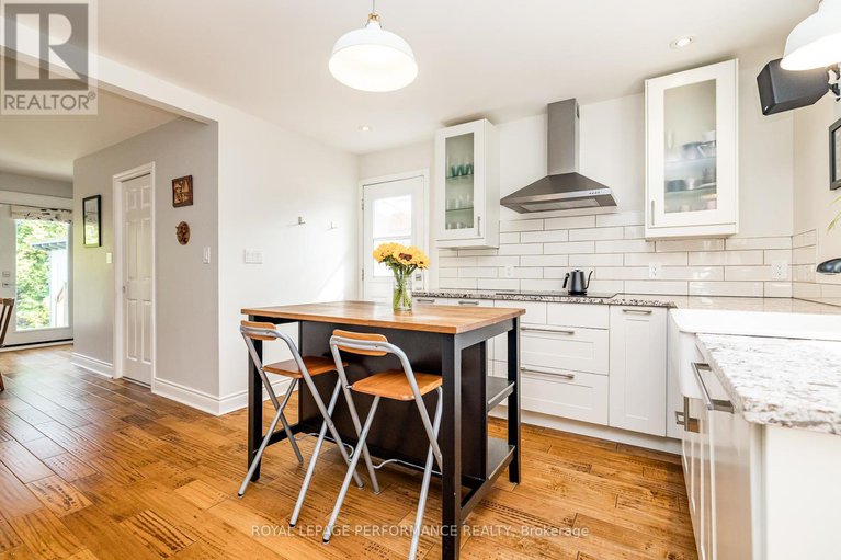 28842718/343-fullerton-avenue/overbrookcastle-heights/ottawa/ontario/K1K1K2_10