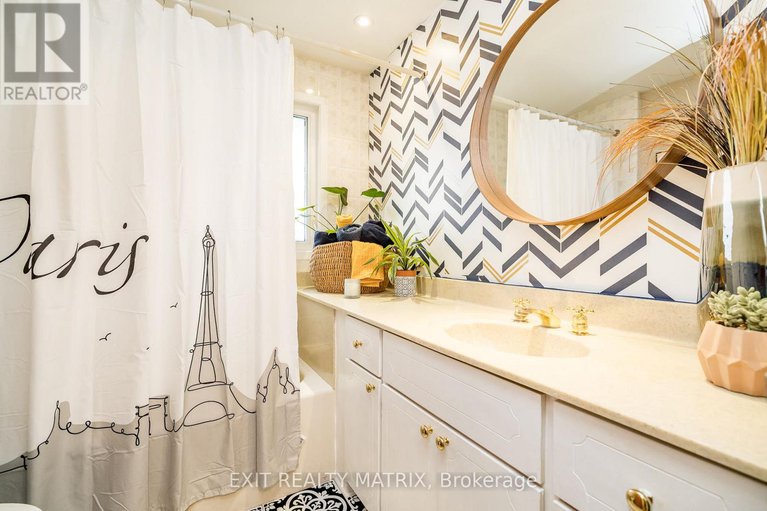 29137986/130-banning-road/glencairnhazeldean/ottawa/ontario/K2L1C4_28