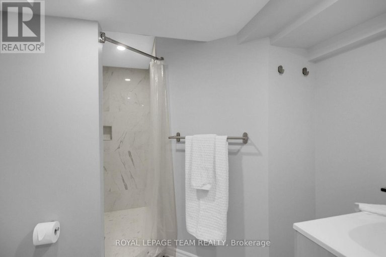 28310189/970-parkhurst-boulevard/mckellar-heightsglabar-park/ottawa/ontario/K2A3M9_28