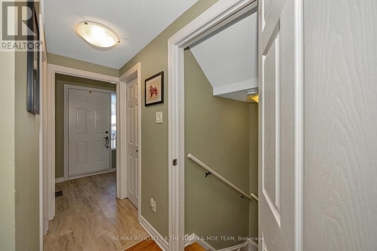 29682190/35-monterey-drive/leslie-park/ottawa/ontario/K2H7A9_31
