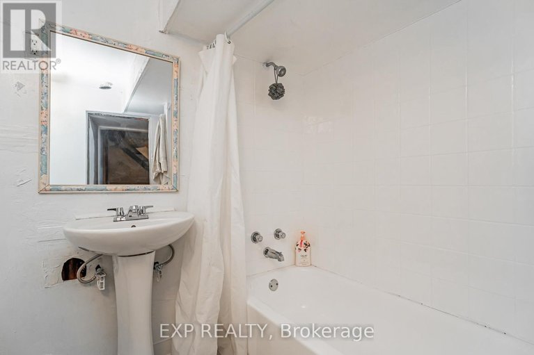 28575095/829-borthwick-avenue/castle-heightsrideau-high/ottawa/ontario/K1K2M7_21