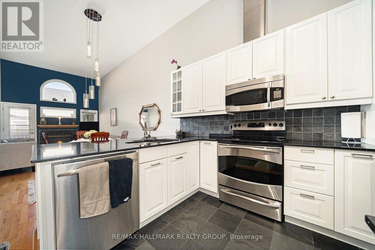 28796114/7-maple-park-private/upper-hunt-club/ottawa/ontario/K1T4A6_13