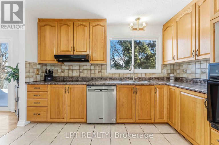 29367763/1471-northdale-street/pineview/ottawa/ontario/K1B4G7_6