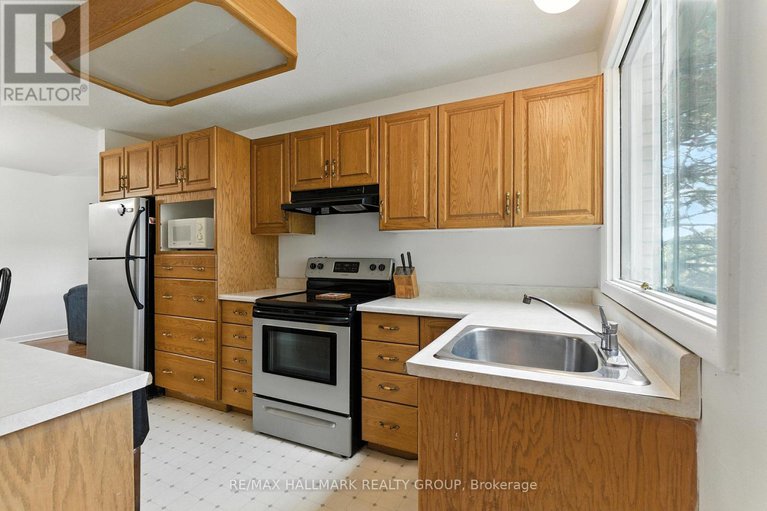 28647826/1127-maitland-avenue/copeland-park/ottawa/ontario/K2C2B8_16