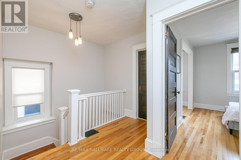 28437104/636-chapel-street/sandy-hill/ottawa/ontario/K1N7Z9_11