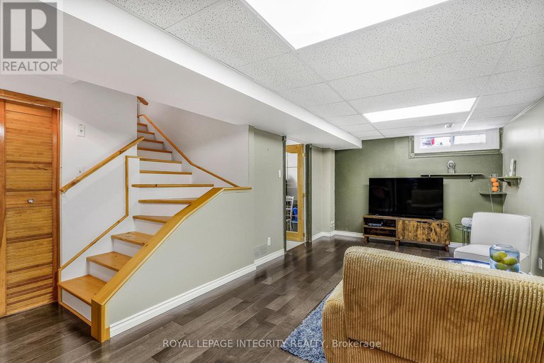 28956681/1454-deavy-way/bilberry-creekqueenswood-heights/ottawa/ontario/K1E2W8_24