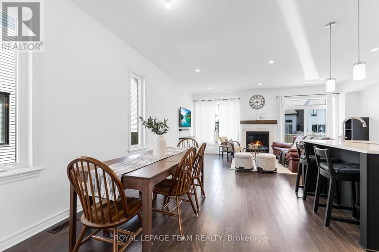 28517171/393-cornice-st-street/mer-bleuebradley-estatesanderson-park/ottawa/ontario/K1W0P6_2