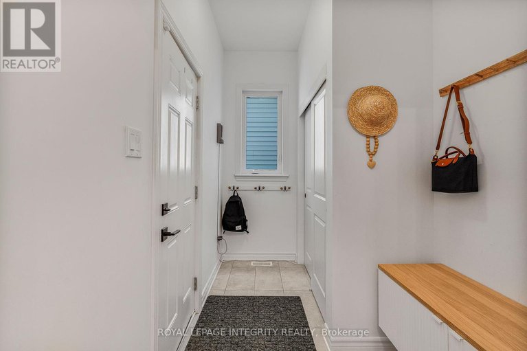 28914431/181-crevasse-road/mer-bleuebradley-estatesanderson-park/ottawa/ontario/K1W0H8_6