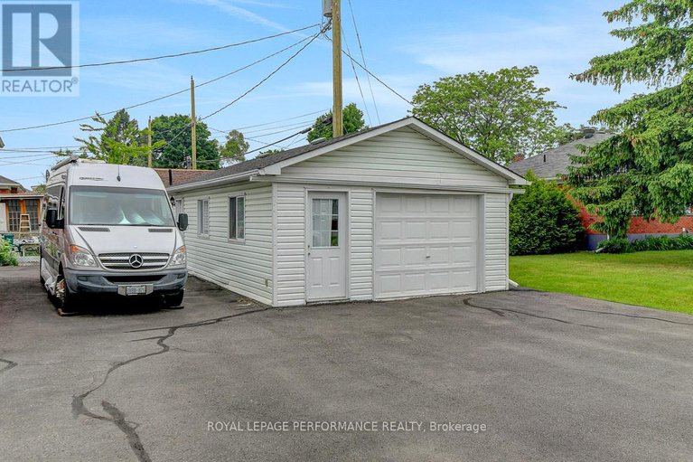 28439854/583-donald-street/overbrookcastle-heights/ottawa/ontario/K1K1L5_44