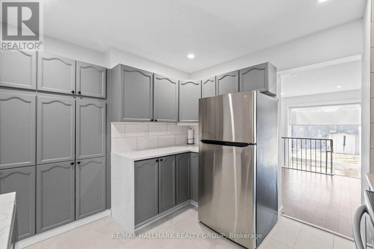 28087558/18-1964-wildflower-drive/queenswood-heights-south/ottawa/ontario/K1E3V4_11