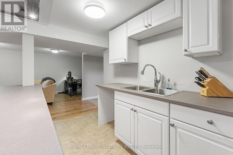 28810538/840-cork-street/elmvale-acres/ottawa/ontario/K1G1Y2_35