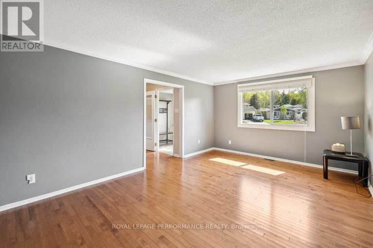 28308473/2045-deerhurst-court/beacon-hill-north/ottawa/ontario/K1J8H2_19
