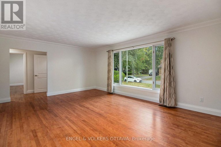 28910018/2061-vincent-street/elmvale-acres/ottawa/ontario/K1G2M8_7
