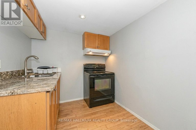 29437077/2223-halifax-drive/elmvale-acresurbandale/ottawa/ontario/K1G2W4_32