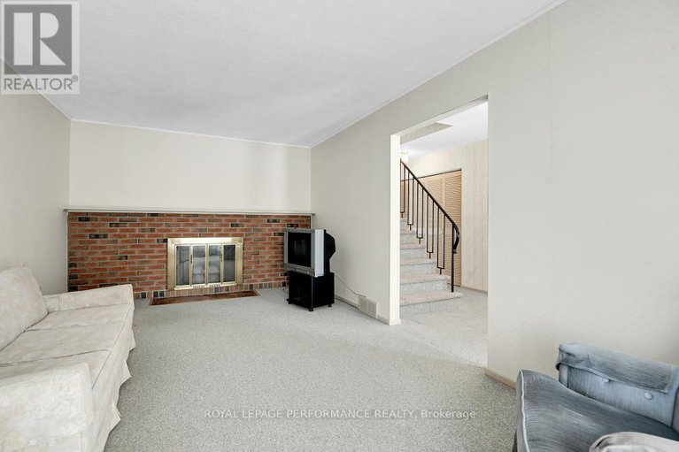 28381018/1970-marquis-avenue/beaconwood/ottawa/ontario/K1J8J4_7