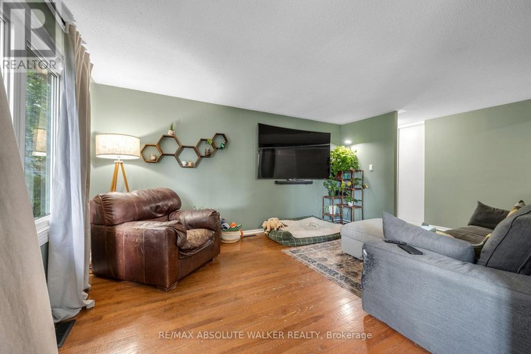 28742533/428-hatfield-crescent/bilberry-creekqueenswood-heights/ottawa/ontario/K1E1M8_6