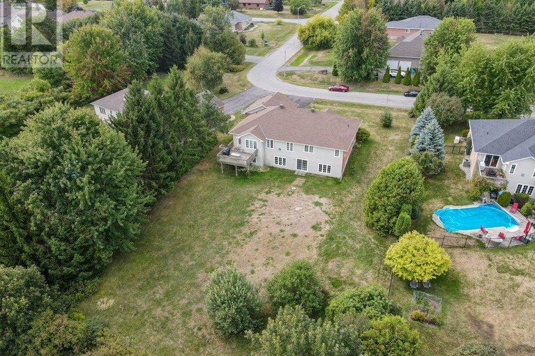 28851988/2120-trailwood-drive/north-gower/ottawa/ontario/K0A2T0_47