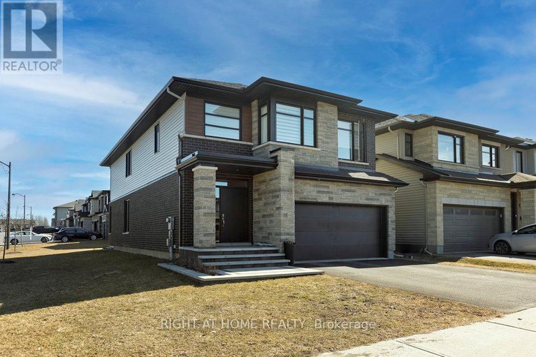 28163339/4511-kelly-farm-drive/blossom-parkkemp-parkfindlay-creek/ottawa/ontario/K1X0E7_3