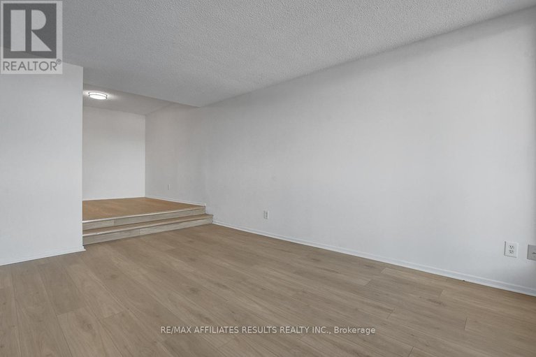 29180738/410-415-greenview-avenue/britannia/ottawa/ontario/K2B8G5_18