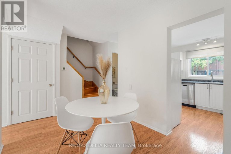 28607789/20-2000-falkirk-crescent/blackburn-hamlet-south/ottawa/ontario/K1B4Y7_6