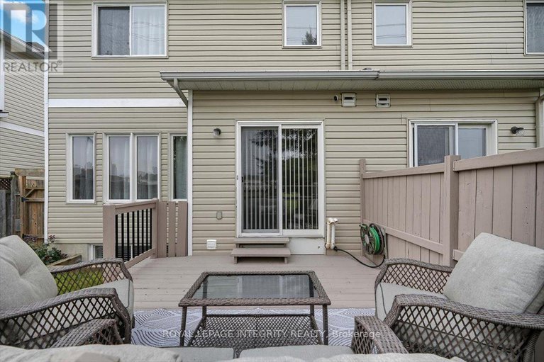 28906811/2018-winsome-terrace/fallingbrookgardenway-south/ottawa/ontario/K4A4Y4_42