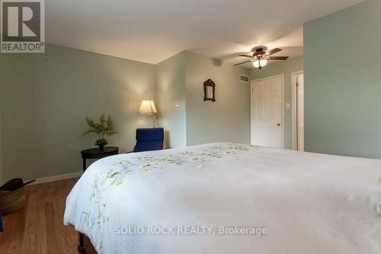 28593737/11-royal-field-crescent/longfields/ottawa/ontario/K2J4G1_16