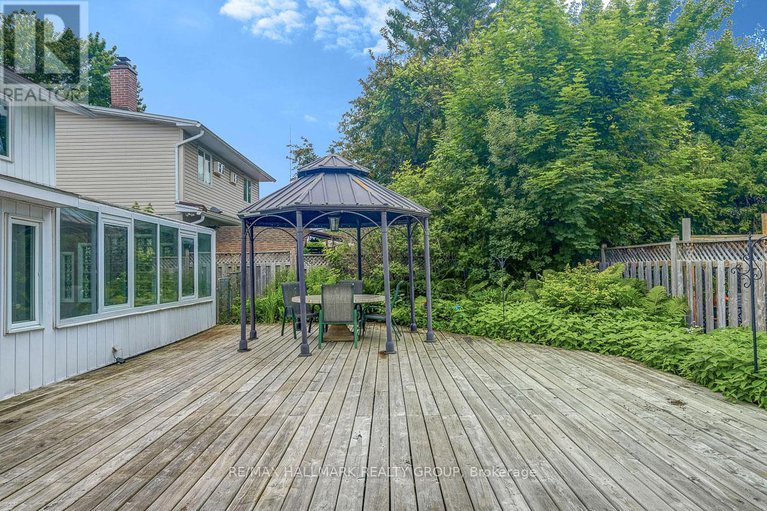 28499292/2149-hubbard-crescent/beacon-hill-north/ottawa/ontario/K1J6L3_36
