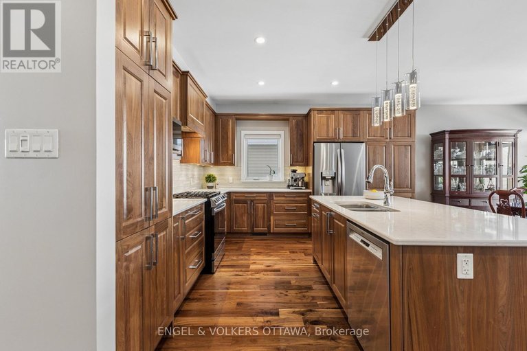 29492071/865-tewin-circle/camelot/ottawa/ontario/K4A1K1_7