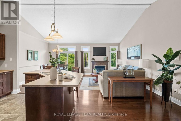 28746377/920-burwash-landing-bay/morgans-grantsouth-march/ottawa/ontario/K2W0C8_8