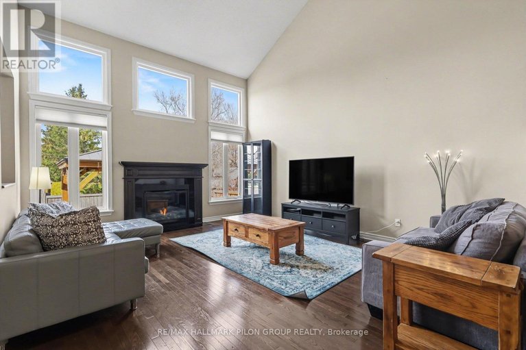 29653953/865-contour-street/mer-bleuebradley-estatesanderson-park/ottawa/ontario/K1W0G6_4