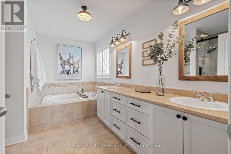 29512841/407-landswood-way/stittsville-south/ottawa/ontario/K2S0A3_24