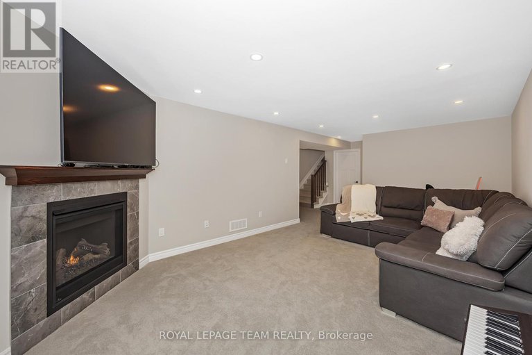 28564716/526-edenwylde-drive/remainder-of-stittsville-area/ottawa/ontario/K2S2K4_39