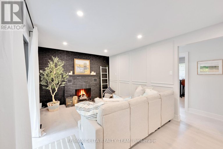 28918374/2556-gravelle-crescent/blackburn-hamlet/ottawa/ontario/K1B3A3_12