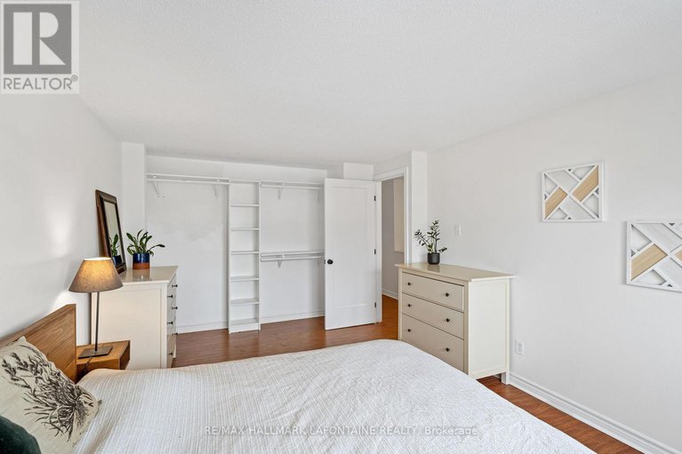 29389069/2275-orient-park-drive/blackburn-hamlet-south/ottawa/ontario/K1B4Y2_19